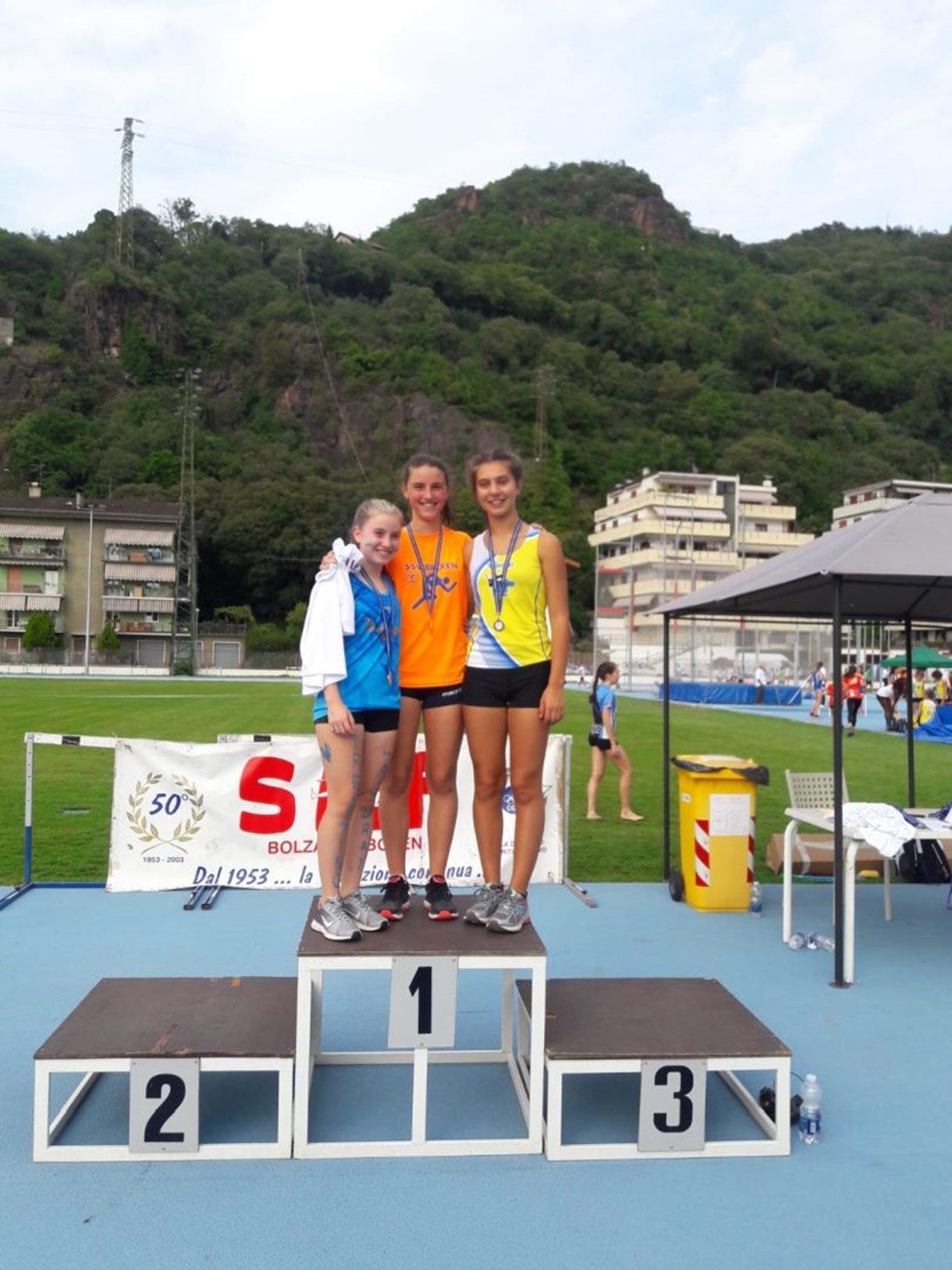 Siegerehrung 60m, Silbernagerl Amelie